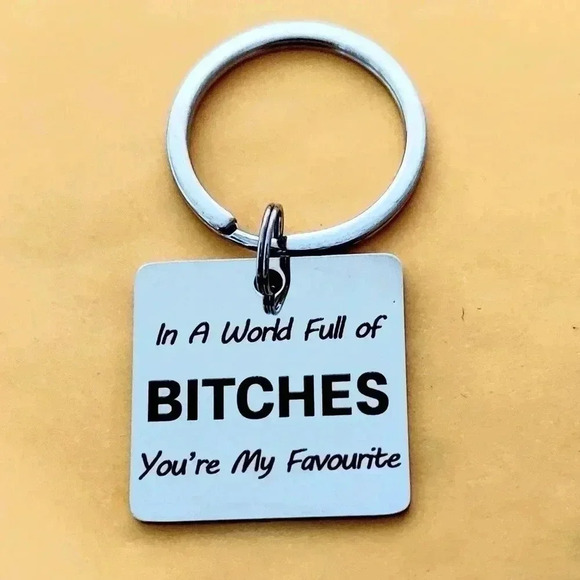 In the world full of B you are my favorite Keychain - Picture 1 of 1